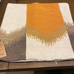 Modern threads 18x18” decorative pillow cover